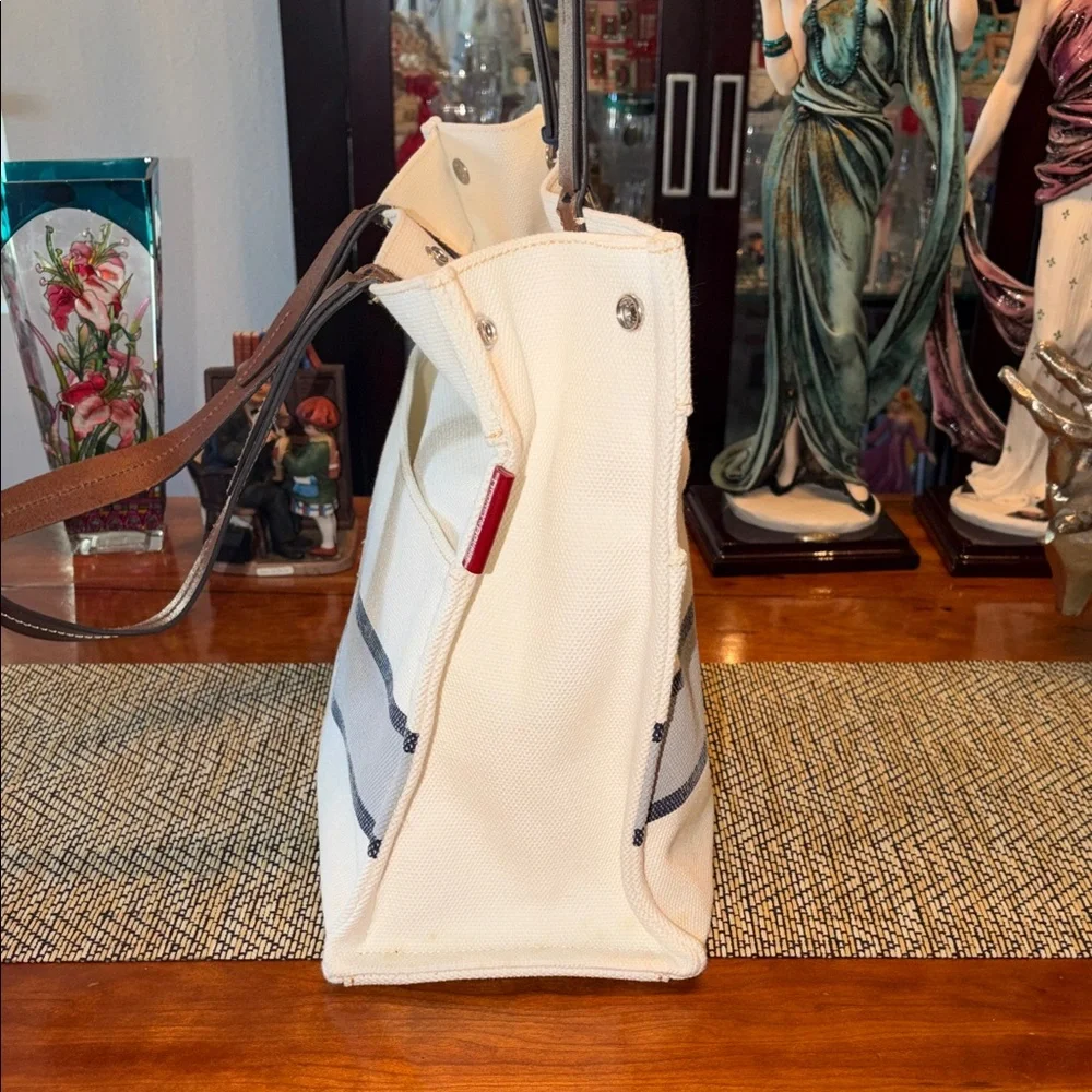 Dooney and Bourke NEW YORK YANKEES Cream and Brown Tote Bag - Picture 5 of 13